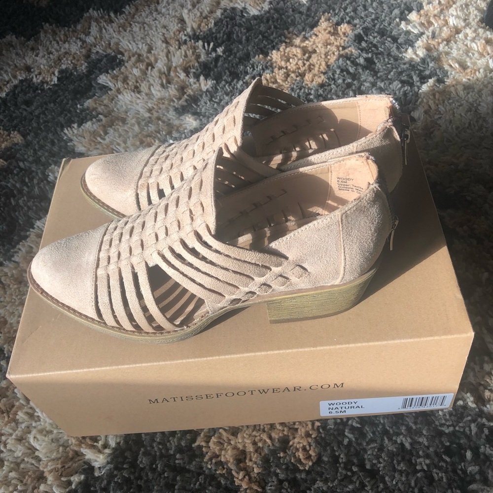 NWT Coconuts by Matisse Ankle booties